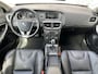 Volvo V40 Cross Country 1.5 T3 Summum | All-Season banden | Parkeersensoren | Navigatie | Trekhaak |