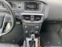 Volvo V40 Cross Country 1.5 T3 Summum | All-Season banden | Parkeersensoren | Navigatie | Trekhaak |