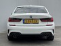 BMW 3-Serie 318i High Executive M - Sport Navigatie / Apple Carplay - Android Auto / Achteruitrijcamera / Stoelverwarming / Cruise control / Hifi Audio Systeem / M -  Sport Aerodynamica / Afneembare trekhaak (1300 KG))