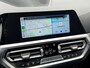 BMW 3-Serie 318i High Executive M - Sport Navigatie / Apple Carplay - Android Auto / Achteruitrijcamera / Stoelverwarming / Cruise control / Hifi Audio Systeem / M -  Sport Aerodynamica / Afneembare trekhaak (1300 KG))