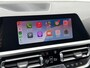 BMW 3-Serie 318i High Executive M - Sport Navigatie / Apple Carplay - Android Auto / Achteruitrijcamera / Stoelverwarming / Cruise control / Hifi Audio Systeem / M -  Sport Aerodynamica / Afneembare trekhaak (1300 KG))