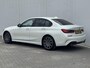 BMW 3-Serie 318i High Executive M - Sport Navigatie / Apple Carplay - Android Auto / Achteruitrijcamera / Stoelverwarming / Cruise control / Hifi Audio Systeem / M -  Sport Aerodynamica / Afneembare trekhaak (1300 KG))