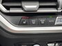 BMW 3-Serie 318i High Executive M - Sport Navigatie / Apple Carplay - Android Auto / Achteruitrijcamera / Stoelverwarming / Cruise control / Hifi Audio Systeem / M -  Sport Aerodynamica / Afneembare trekhaak (1300 KG))