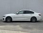 BMW 3-Serie 318i High Executive M - Sport Navigatie / Apple Carplay - Android Auto / Achteruitrijcamera / Stoelverwarming / Cruise control / Hifi Audio Systeem / M -  Sport Aerodynamica / Afneembare trekhaak (1300 KG))