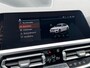 BMW 3-Serie 318i High Executive M - Sport Navigatie / Apple Carplay - Android Auto / Achteruitrijcamera / Stoelverwarming / Cruise control / Hifi Audio Systeem / M -  Sport Aerodynamica / Afneembare trekhaak (1300 KG))