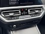 BMW 3-Serie 318i High Executive M - Sport Navigatie / Apple Carplay - Android Auto / Achteruitrijcamera / Stoelverwarming / Cruise control / Hifi Audio Systeem / M -  Sport Aerodynamica / Afneembare trekhaak (1300 KG))