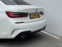 BMW 3-Serie 318i High Executive M - Sport Navigatie / Apple Carplay - Android Auto / Achteruitrijcamera / Stoelverwarming / Cruise control / Hifi Audio Systeem / M -  Sport Aerodynamica / Afneembare trekhaak (1300 KG))