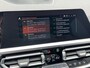 BMW 3-Serie 318i High Executive M - Sport Navigatie / Apple Carplay - Android Auto / Achteruitrijcamera / Stoelverwarming / Cruise control / Hifi Audio Systeem / M -  Sport Aerodynamica / Afneembare trekhaak (1300 KG))