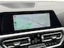 BMW 3-Serie 318i High Executive M - Sport Navigatie / Apple Carplay - Android Auto / Achteruitrijcamera / Stoelverwarming / Cruise control / Hifi Audio Systeem / M -  Sport Aerodynamica / Afneembare trekhaak (1300 KG))