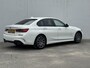BMW 3-Serie 318i High Executive M - Sport Navigatie / Apple Carplay - Android Auto / Achteruitrijcamera / Stoelverwarming / Cruise control / Hifi Audio Systeem / M -  Sport Aerodynamica / Afneembare trekhaak (1300 KG))