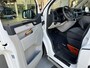 Volkswagen Transporter 2.0 TDI L2H1 DC Btw en Bpm vrij!! Automaat Dubbele schuifdeur Airco Cruise controle Telefoonverbinding Trekhaak 2500kg trekgewicht 5-Persoons Euro 6 DC 1e eigenaar Ex overheid Dealer onderhouden