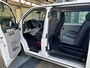Volkswagen Transporter 2.0 TDI L2H1 DC Btw en Bpm vrij!! Automaat Dubbele schuifdeur Airco Cruise controle Telefoonverbinding Trekhaak 2500kg trekgewicht 5-Persoons Euro 6 DC 1e eigenaar Ex overheid Dealer onderhouden