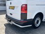 Volkswagen Transporter 2.0 TDI L2H1 DC Btw en Bpm vrij!! Automaat Dubbele schuifdeur Airco Cruise controle Telefoonverbinding Trekhaak 2500kg trekgewicht 5-Persoons Euro 6 DC 1e eigenaar Ex overheid Dealer onderhouden