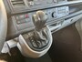 Volkswagen Transporter 2.0 TDI L2H1 DC Btw en Bpm vrij!! Automaat Dubbele schuifdeur Airco Cruise controle Telefoonverbinding Trekhaak 2500kg trekgewicht 5-Persoons Euro 6 DC 1e eigenaar Ex overheid Dealer onderhouden