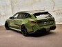BMW M5 Touring V8 M Hybrid, Akrapovič, H&R, Sonderlackierung, pano, tr.haak, 21", alcantara, B&W, stl.ventilatie, memory, carbon, leder, keyless, privacy