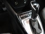 Opel Crossland 1.2 Turbo Elegance Airco, Apple Carplay/Android Auto, bluetooth, Bandenspanningscontrolesysteem, Achteruitrijcamera, Rijstrooksensor, regensensor, Op zoek naar een compacte SUV die stijl, comfort en zuinigheid perfect combineert? Dan is deze Opel Crossland 1.2 Turbo Elegance precies wat je zoekt. Deze uitvoering biedt niet alleen een mo