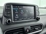 Hyundai Kona 1.0T ESSENCE *| TREKHAAK | NAVI | CLIMA | 16'' LM VELGEN | CRUISE | CAMERA | NAVI via APPLE CAR PLAY & ANDROID AUTO |