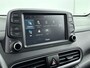 Hyundai Kona 1.0T ESSENCE *| TREKHAAK | NAVI | CLIMA | 16'' LM VELGEN | CRUISE | CAMERA | NAVI via APPLE CAR PLAY & ANDROID AUTO |