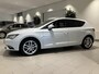SEAT Leon 1.4 TSI Style 122 PK | Stoelverwarming | Bluetooth | Navigatie | Parkeersensoren | Cruise Control | Multifunctioneel Stuurwiel | Getinte Ruiten | Verlichting Automatisch | Climate Control | Spraakbediening | Lichtmetalen Velgen |