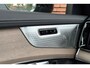 Volvo XC90 T8 Automaat Plug-in hybrid AWD Ultra Dark Verwarmbare voorstoelen | Massagefunctie voorstoelen | Verwarmbaar stuurwiel | Verwarmbare achterbank | Premium audio by Bowers & Wilkins | Panoramadak | Luchtvering | Rondomzicht camera | 21 inch Lichtmetalen velgen | Semi elektrische trekhaak | Alarmklasse 3