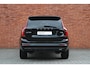 Volvo XC90 T8 Automaat Plug-in hybrid AWD Ultra Dark Verwarmbare voorstoelen | Massagefunctie voorstoelen | Verwarmbaar stuurwiel | Verwarmbare achterbank | Premium audio by Bowers & Wilkins | Panoramadak | Luchtvering | Rondomzicht camera | 21 inch Lichtmetalen velgen | Semi elektrische trekhaak | Alarmklasse 3