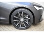 Volvo V60 T6 350PK Automaat Plug-in Hybrid AWD Plus Dark / Navigatie / 360 Camera / Panorama Dak / Adaptieve Cruise Control / Harman Kardon / Elektrische Stoelen / LM Velgen / Trekhaak /