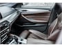 BMW 5-Serie Touring 520i High Executive M-Sport Leder dashboard / Pano / Individual / Camera / 19inch