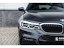 BMW 5-Serie Touring 520i High Executive M-Sport Leder dashboard / Pano / Individual / Camera / 19inch