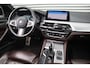 BMW 5-Serie Touring 520i High Executive M-Sport Leder dashboard / Pano / Individual / Camera / 19inch