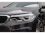 BMW 5-Serie Touring 520i High Executive M-Sport Leder dashboard / Pano / Individual / Camera / 19inch