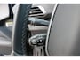 Peugeot 3008 1.2 PureTech 130pk Allure Pack Airco - Carplay - 19" - trekhaak - stoelverwarming