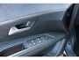 Peugeot 3008 1.2 PureTech 130pk Allure Pack Airco - Carplay - 19" - trekhaak - stoelverwarming