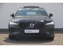 Volvo V60 T6 350PK Automaat Plug-in Hybrid AWD Plus Dark / Adaptive cruise control / Elektrische stoelen / Harman Kardon audio / Trekhaak / Pilot assist / BLIS / Stoel en stuur verwarming / Elektrische achterklep / Parkeersensoren met 360 camera / Google infotainment