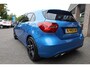 Mercedes-Benz A-klasse 180 Ambition HALFLEER 18"LMV STOELVERW. TREKHAAK-ELEC. LED CRUISE NAVI 2xPDC ZWARTE-HEMEL