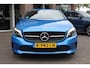 Mercedes-Benz A-klasse 180 Ambition HALFLEER 18"LMV STOELVERW. TREKHAAK-ELEC. LED CRUISE NAVI 2xPDC ZWARTE-HEMEL