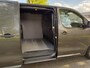 Opel Vivaro L3 2.0D Innovation 122pk EAT8 AUTOMAAT | Carbolt laadruimte beveiliging | Houten afwerking laadruimte | RVS traanplaat | 17 inch LM velgen | Exterieur Pakket | NAVI | Multimedia | Apple Carplay | Android Auto | Achteruitrijcamera | Parkeersensoren voor en achter | Lederen stuurwiel met bediening | Bestuurdersstoel comfort | Bank voorpassagiers | Reservewiel
