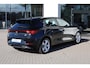 SEAT Leon 1.5 TSI e-Hybrid FR Business 204PK / 150kW Achteruitrijcamera, verwarmbare voorstoelen, Keyless Entry & Start, Apple Carplay & Android Auto, alarmsysteem, draadoos telefoon laden, voledig digitaal instrumentenpaneel (Virtual Cockpit), parkeersensoren voor + achter, grootlichassistent, 17'' LMV 'Dynamic'