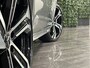 Volvo XC90 T8 AWD Recharge Ultimate Dark | Vol! | Luchtvering | Bowers & Wilkins | 360° Camera | Head-Up Display | Alcantara hemelbekleding | 455pk | Adaptieve Cruise Control | Stoelverwarming voor+achter | Stuurwielverwarming | 22 Inch | Full LED meesturende koplam .
