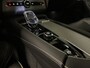 Volvo XC90 T8 AWD Recharge Ultimate Dark | Vol! | Luchtvering | Bowers & Wilkins | 360° Camera | Head-Up Display | Alcantara hemelbekleding | 455pk | Adaptieve Cruise Control | Stoelverwarming voor+achter | Stuurwielverwarming | 22 Inch | Full LED meesturende koplam .