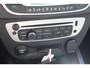Renault Megane Estate 1.2 TCe Limited Navigatie/Cruise control/Climate control/Radio-CD speler/Trekhaak/Elektrische ramen/Elektrisch verstelbare spiegels.