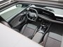 Audi Q6 e-tron S edition quattro 100 kWh l Adaptive cruise control l MMI experience pro l MMI-bijrijdersscherm l Glazen panoramadak l S-sportonderstel l RS Carbon Styling Pack l Autom. airconditioning 3 zones l Matrix-functie l Stoelverwarming voor en achter l Omgevingscamera's l Elektrisch instel. voorstoelen l Geheugen best.stoel + spiegels l Stuurverwarming l Apple Carplay / Android Auto l Lichtpakket plus ambient light l Trekhaak, mechanisch draaibaar l Audi drive select l Alarm Klasse III l Warmtepomp