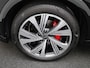 Audi Q6 e-tron S edition quattro 100 kWh l Adaptive cruise control l MMI experience pro l MMI-bijrijdersscherm l Glazen panoramadak l S-sportonderstel l RS Carbon Styling Pack l Autom. airconditioning 3 zones l Matrix-functie l Stoelverwarming voor en achter l Omgevingscamera's l Elektrisch instel. voorstoelen l Geheugen best.stoel + spiegels l Stuurverwarming l Apple Carplay / Android Auto l Lichtpakket plus ambient light l Trekhaak, mechanisch draaibaar l Audi drive select l Alarm Klasse III l Warmtepomp