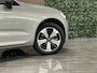 Volvo XC60 T6 AWD Recharge Plus Dark | Trekhaak | 360° Camera | All Season banden | Adaptieve Cruise Control | Stoelverwarming voor+achter | Stuurwielverwarming | Pilot Assist | BLIS Dode Hoek Detectie | Elektrische voorstoelen geheugen | Lederen bekleding | Zitting