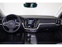 Volvo V60 B4 Plus Bright - Panorama/schuifdak - IntelliSafe Assist & Surround - Adaptieve LED koplampen - Parkeercamera achter - Verwarmde voorstoelen, stuur & achterbank - Parkeersensoren voor & achter - Extra getint glas - Elektr. inklapbare trekhaak - 18' LMV