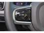 Volvo V60 B4 Plus Bright - Panorama/schuifdak - IntelliSafe Assist & Surround - Adaptieve LED koplampen - Parkeercamera achter - Verwarmde voorstoelen, stuur & achterbank - Parkeersensoren voor & achter - Extra getint glas - Elektr. inklapbare trekhaak - 18' LMV
