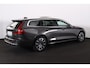 Volvo V60 B4 Plus Bright - Panorama/schuifdak - IntelliSafe Assist & Surround - Adaptieve LED koplampen - Parkeercamera achter - Verwarmde voorstoelen, stuur & achterbank - Parkeersensoren voor & achter - Extra getint glas - Elektr. inklapbare trekhaak - 18' LMV