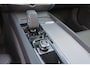 Volvo V60 B4 Plus Bright - Panorama/schuifdak - IntelliSafe Assist & Surround - Adaptieve LED koplampen - Parkeercamera achter - Verwarmde voorstoelen, stuur & achterbank - Parkeersensoren voor & achter - Extra getint glas - Elektr. inklapbare trekhaak - 18' LMV