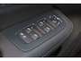 Volvo V60 B4 Plus Bright - Panorama/schuifdak - IntelliSafe Assist & Surround - Adaptieve LED koplampen - Parkeercamera achter - Verwarmde voorstoelen, stuur & achterbank - Parkeersensoren voor & achter - Extra getint glas - Elektr. inklapbare trekhaak - 18' LMV