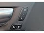Volvo V60 B4 Plus Bright - Panorama/schuifdak - IntelliSafe Assist & Surround - Adaptieve LED koplampen - Parkeercamera achter - Verwarmde voorstoelen, stuur & achterbank - Parkeersensoren voor & achter - Extra getint glas - Elektr. inklapbare trekhaak - 18' LMV