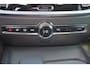 Volvo V60 B4 Plus Bright - Panorama/schuifdak - IntelliSafe Assist & Surround - Adaptieve LED koplampen - Parkeercamera achter - Verwarmde voorstoelen, stuur & achterbank - Parkeersensoren voor & achter - Extra getint glas - Elektr. inklapbare trekhaak - 18' LMV